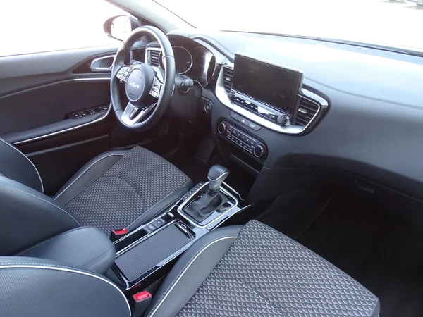 Kia cee'd (2024) — foto 5 van 23