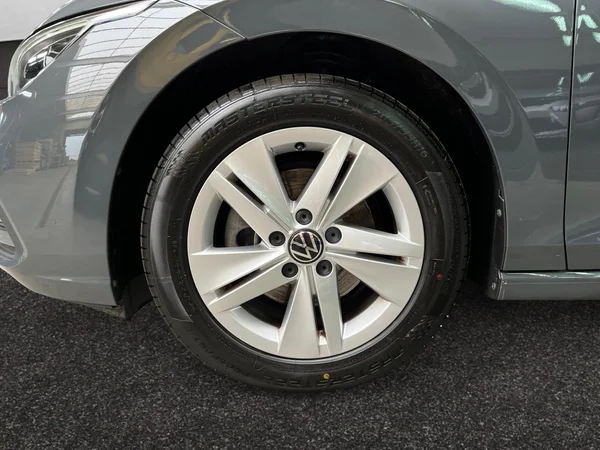 VOLKSWAGEN Golf VIII SW (2024) — foto 14 van 22