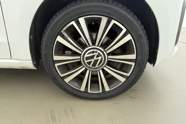 Volkswagen Up! (2021) — foto 11 van 20