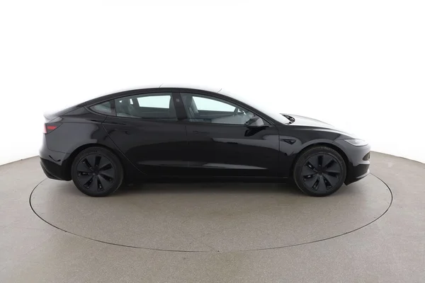 Tesla Model 3 (2024) — foto 13 van 16