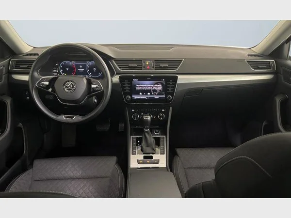 Skoda Superb Combi (2023) — foto 2 van 27