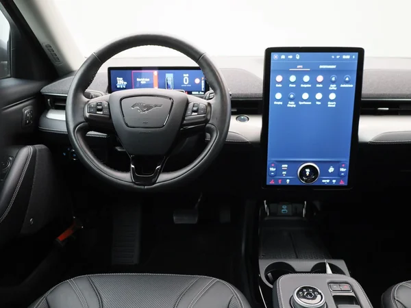 Ford Mustang Mach-E (2021) — foto 43 van 45