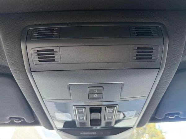 VOLKSWAGEN T-Roc (2018) — foto 18 van 31