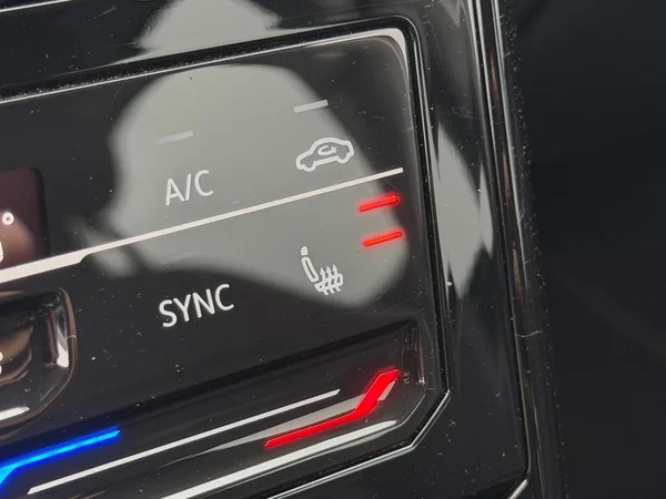 VOLKSWAGEN T-Cross (2023) — foto 11 van 21