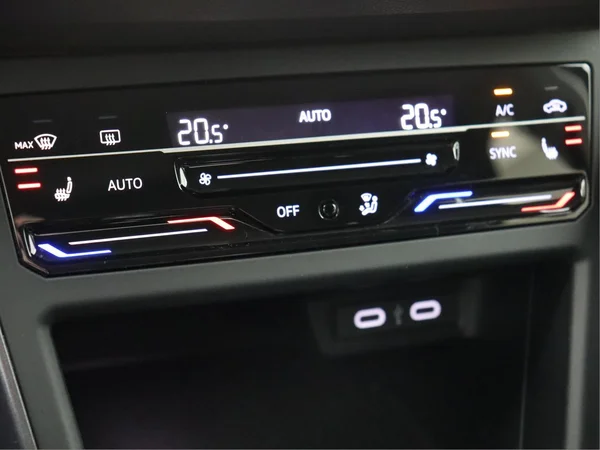 VOLKSWAGEN Taigo (2024) — foto 16 van 17