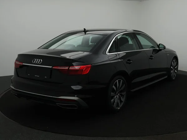AUDI A4 (2022) — foto 12 van 28
