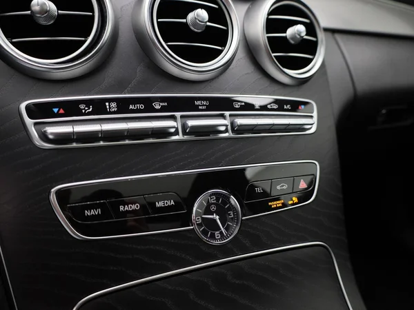 Mercedes-Benz C-Klasse (2021) — foto 18 van 41