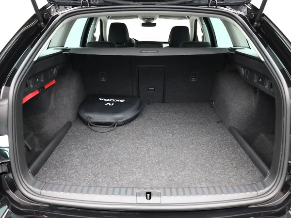 SKODA Octavia Combi PHEV (2024) — foto 7 van 20
