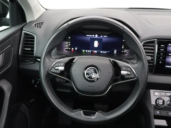 SKODA Karoq (2023) — foto 3 van 33