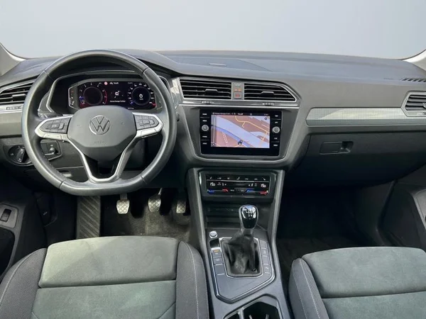 VOLKSWAGEN Tiguan (2022) — foto 32 van 32