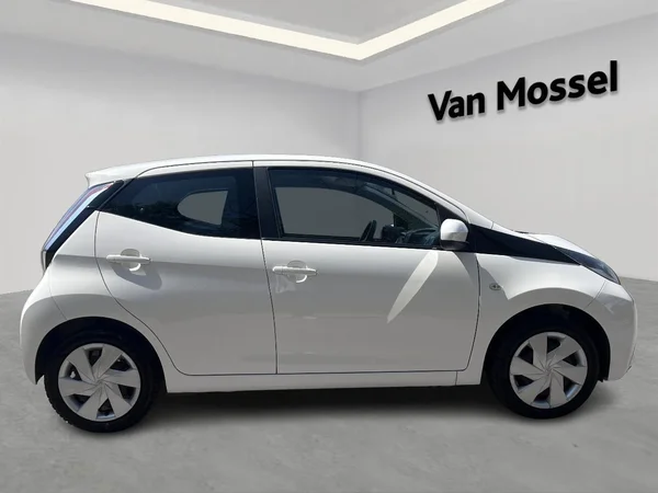 Toyota Aygo (2015) — foto 15 van 19