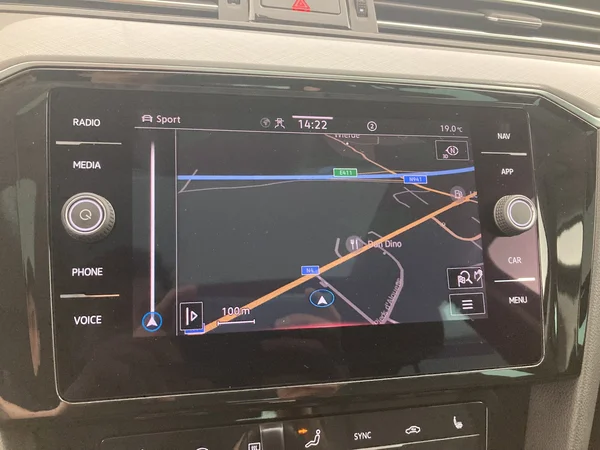 VOLKSWAGEN Passat Variant (2024) — foto 18 van 35