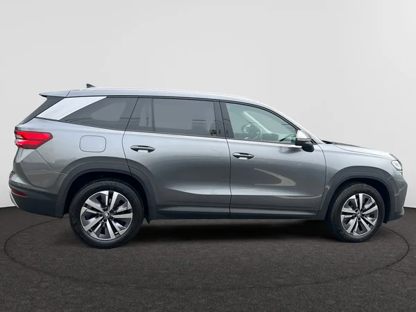 SKODA Kodiaq (2025) — foto 6 van 24