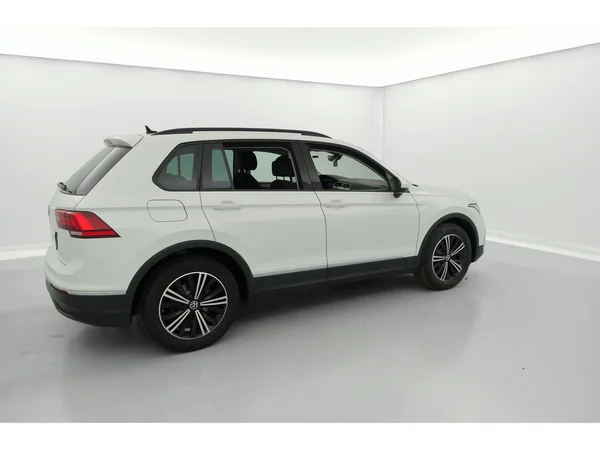 VOLKSWAGEN Tiguan (2021) — foto 4 van 36