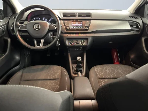 SKODA Fabia (2018) — foto 4 van 17