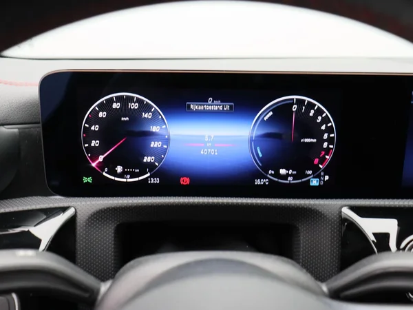 Mercedes-Benz CLA (2024) — foto 12 van 12