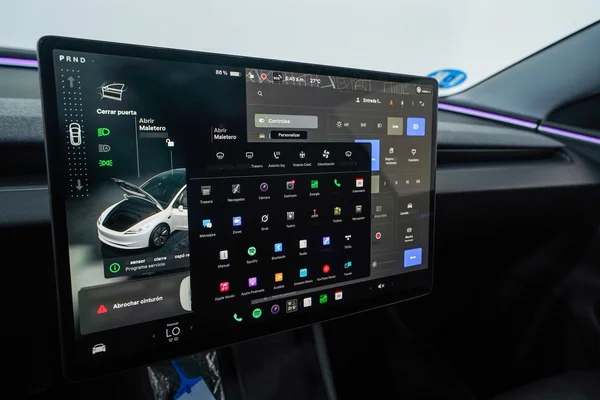 Tesla Model 3 (2024) — foto 16 van 47