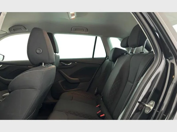 Skoda Kamiq (2023) — foto 10 van 19