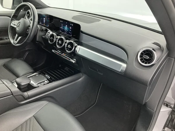 MERCEDES-BENZ GLB 180 (2022) — foto 8 van 36