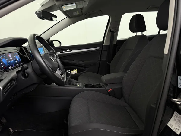 VOLKSWAGEN Golf Variant (2022) — foto 2 van 28