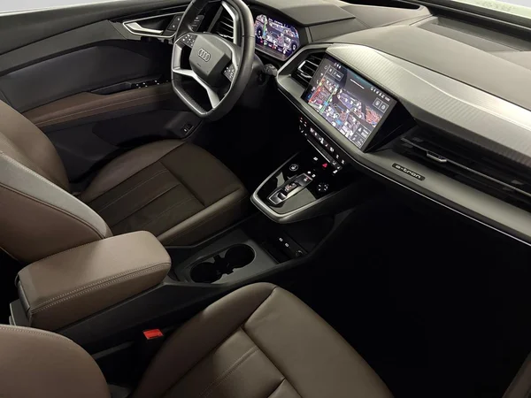 AUDI Q4 e-tron (2024) — foto 11 van 13