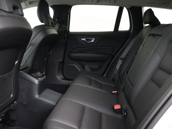 VOLVO V60 (2024) — foto 5 van 32