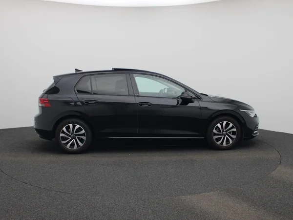Volkswagen Golf (2022) — foto 42 van 45