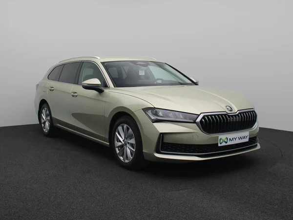 SKODA Superb Combi PHEV (2025) — foto 10 van 17