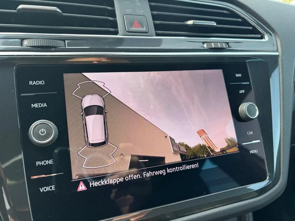 VOLKSWAGEN Tiguan (2021) — foto 16 van 24