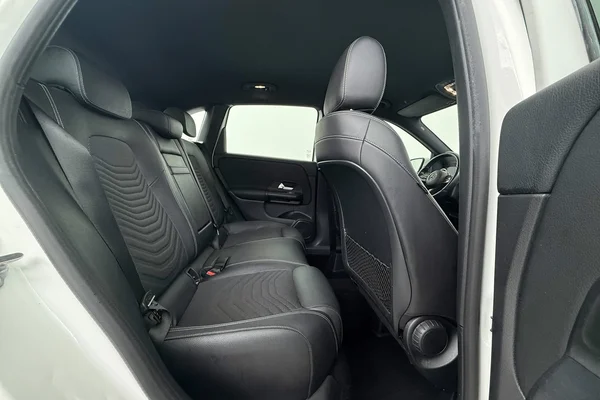 Mercedes-Benz B-Class (W247) (2019) — foto 18 van 43