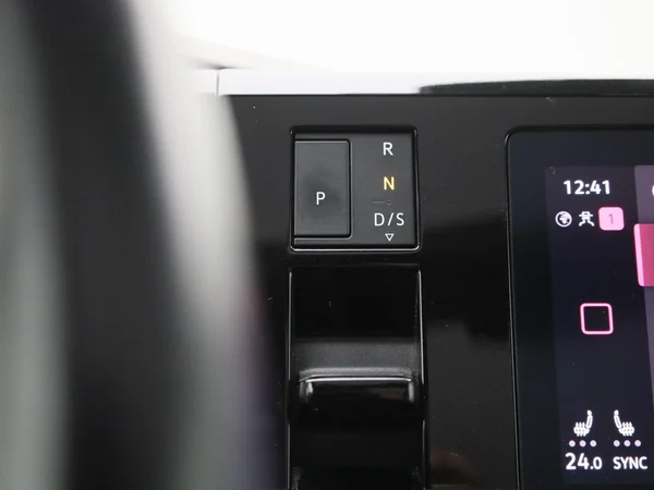 Volkswagen Multivan (2024) — foto 14 van 50