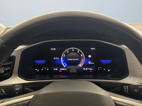 VOLKSWAGEN T-Roc (2022) — foto 6 van 17