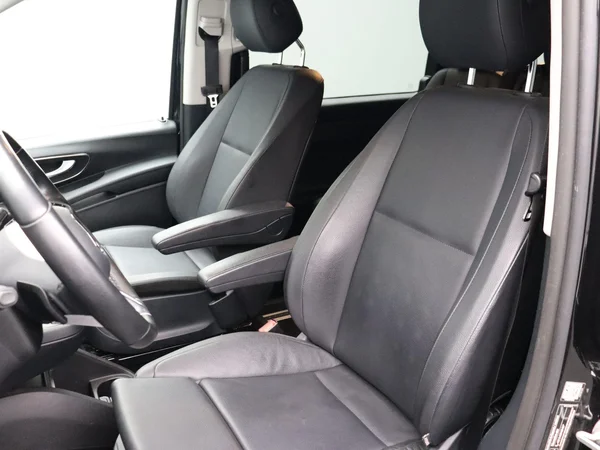 Mercedes-Benz Vito (2024) — foto 3 van 28