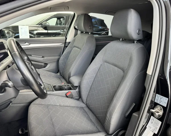 Volkswagen Golf (2021) — foto 13 van 30