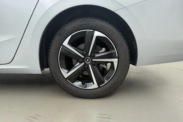Opel Astra Sports Tourer (2024) — foto 16 van 19