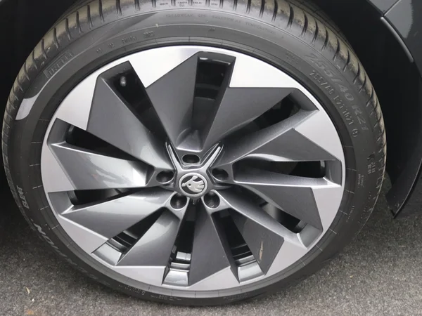 SKODA Enyaq Coupé (2024) — foto 7 van 29