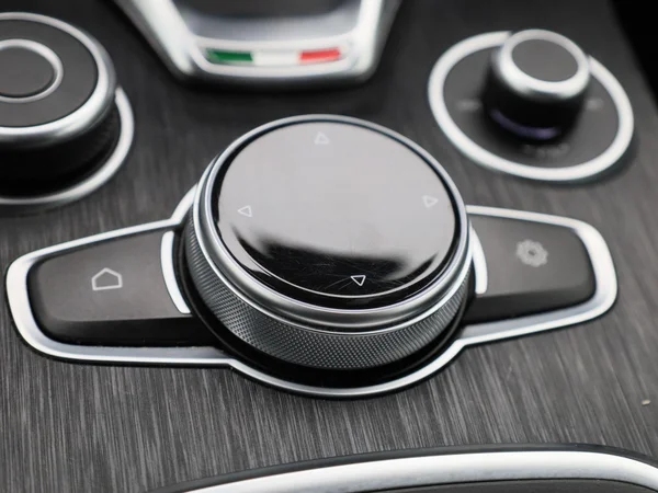 Alfa Romeo Stelvio (2022) — foto 19 van 44