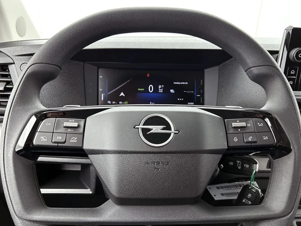 Opel Vivaro (2024) — foto 11 van 33