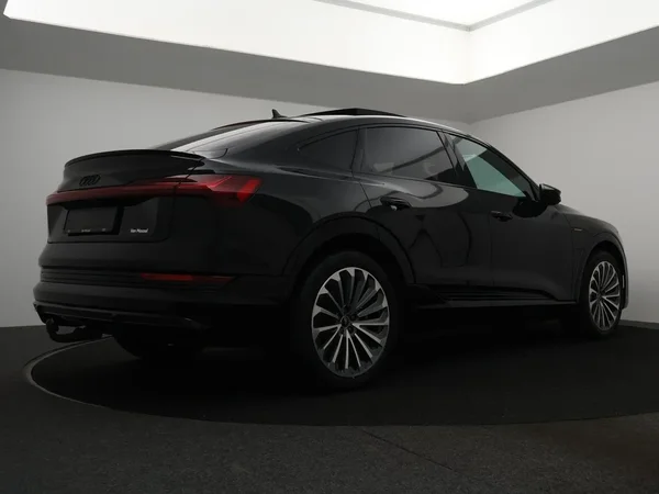 Audi e-tron (2021) — foto 12 van 29