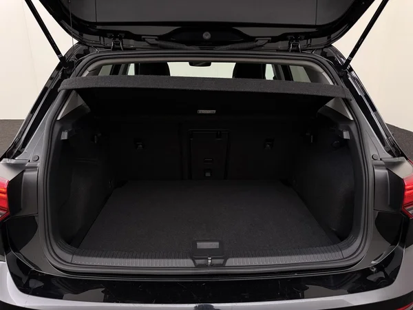 VOLKSWAGEN Golf (2022) — foto 8 van 28