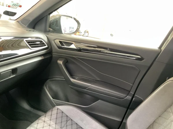 VOLKSWAGEN T-Roc (2024) — foto 9 van 22
