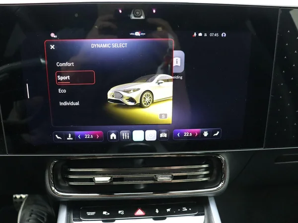 Mercedes-Benz CLA (2025) — foto 13 van 31