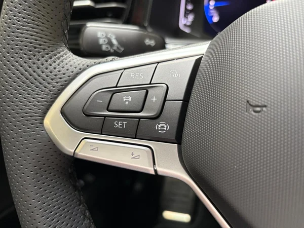 VOLKSWAGEN T-Roc (2026) — foto 3 van 16