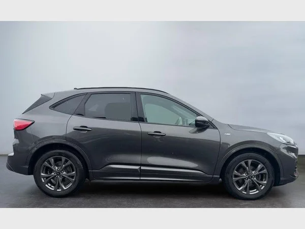 Ford Kuga (2021) — foto 25 van 28