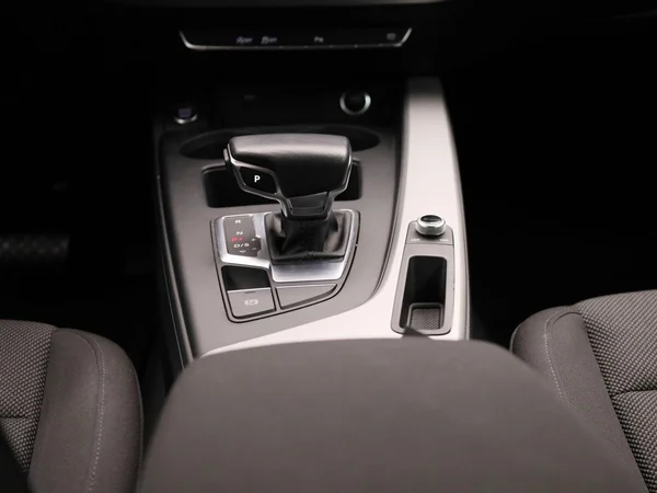 Audi A4 (2023) — foto 4 van 42