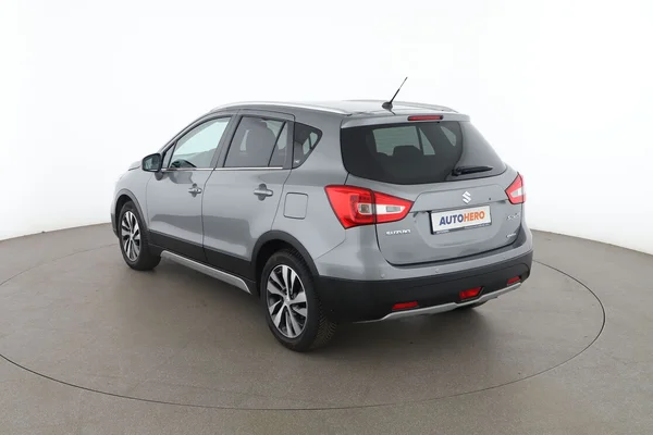 Suzuki SX4 (2018) — foto 10 van 16