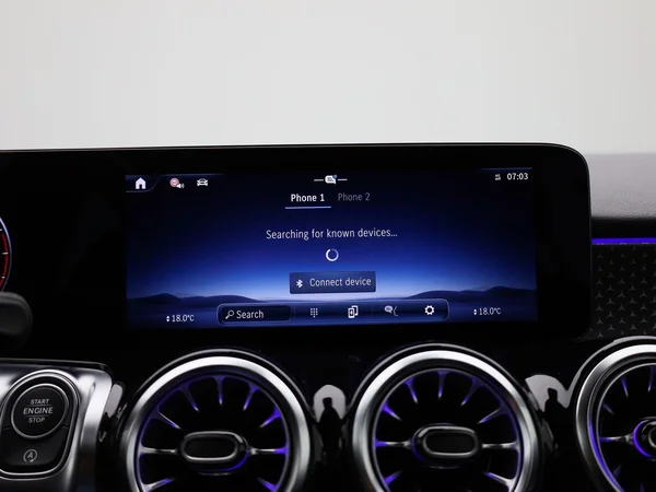 Mercedes-Benz GLB (2025) — foto 15 van 50