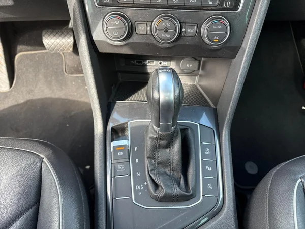VOLKSWAGEN Tiguan (2019) — foto 3 van 22