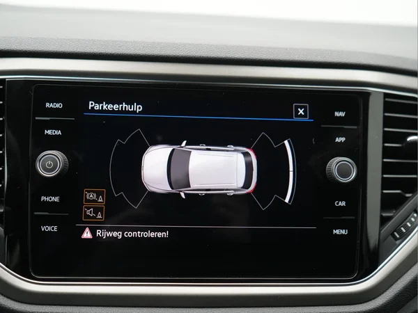 VOLKSWAGEN T-Roc (2021) — foto 11 van 26