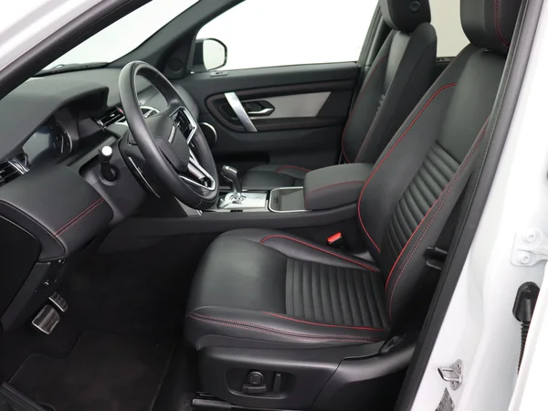 Land Rover Discovery Sport (2023) — foto 2 van 30